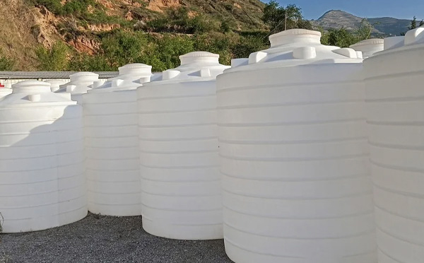 化工液体储存注意事项——选对PE舟曲塑料桶避免安全隐患