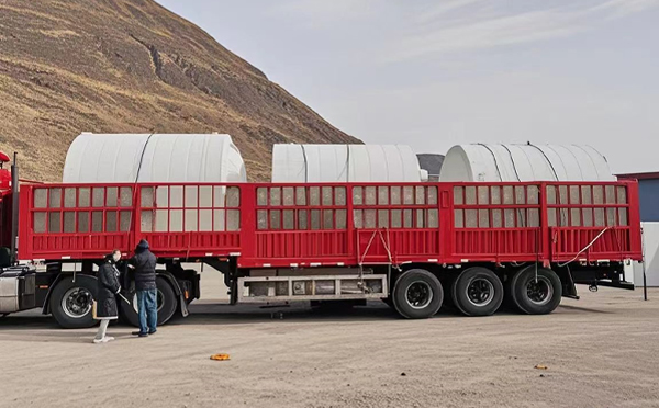 舟曲塑料桶装车完毕准备运输中