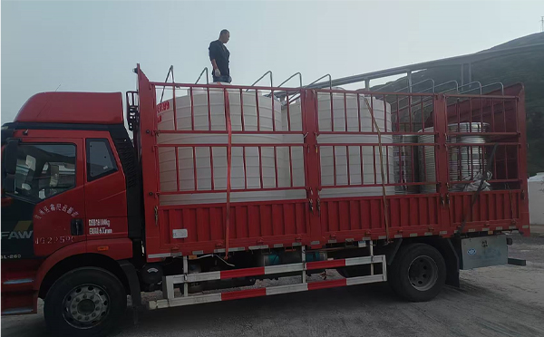 舟曲立式运输桶安排发货现场